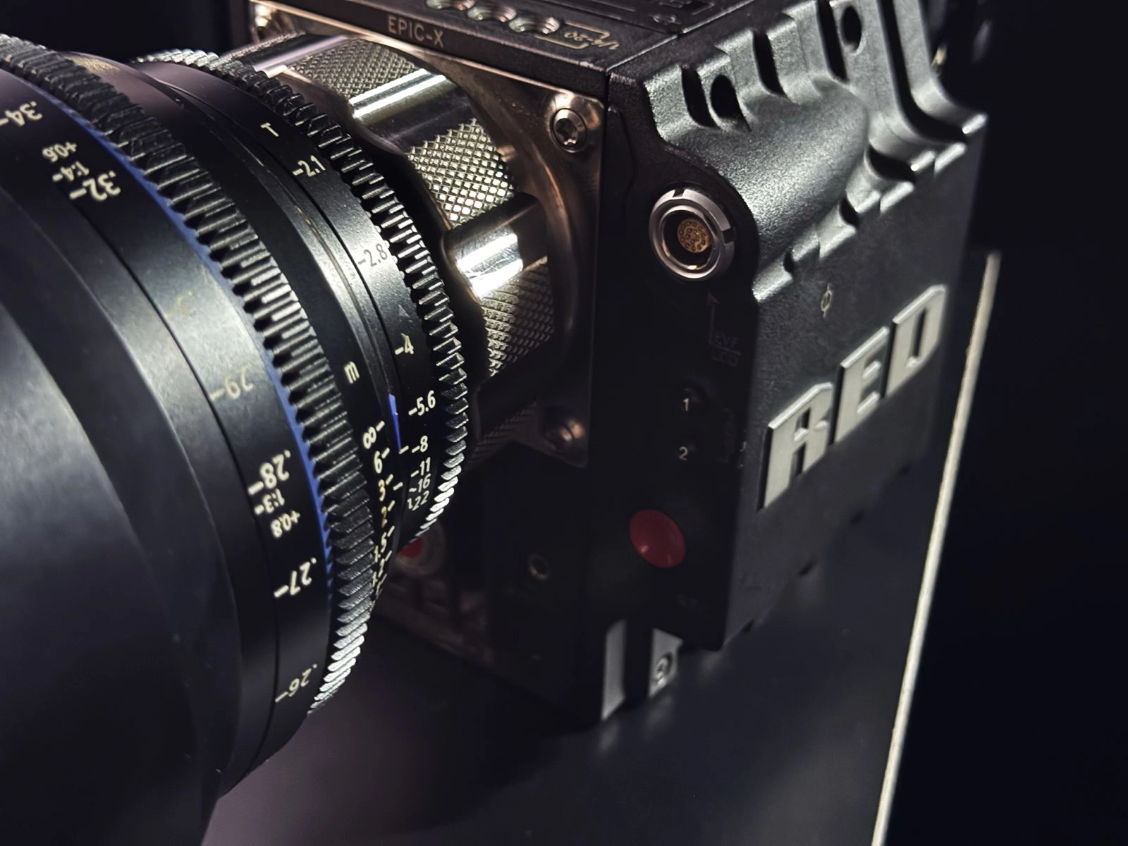 Dettaglio di una camera RED professionale per produzioni cinematografiche indipendenti
