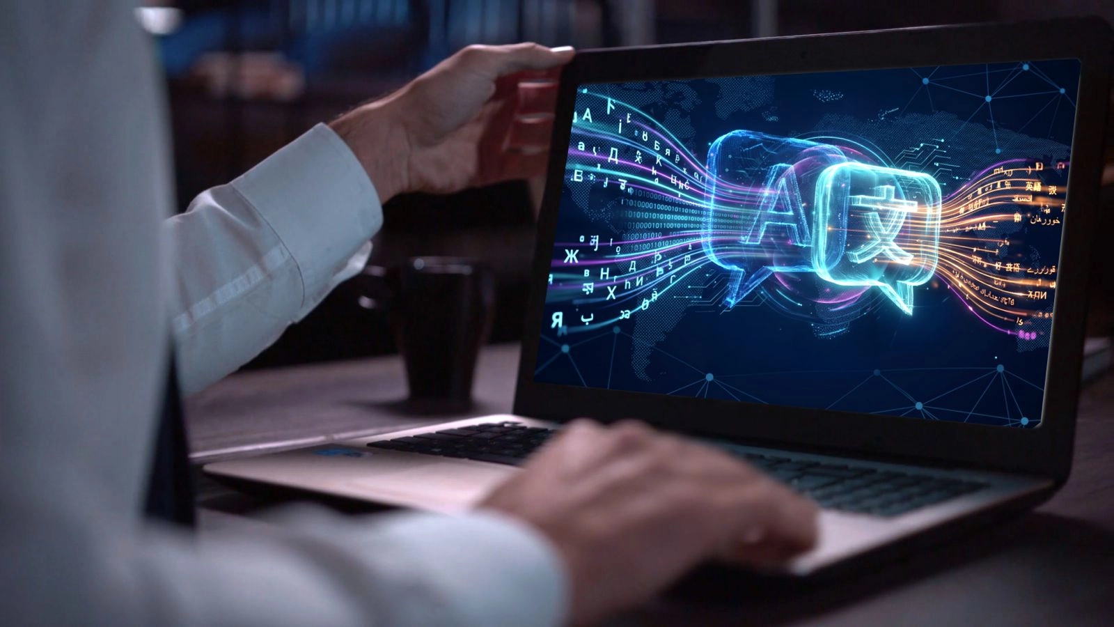 Computer portatile con interfaccia multilingue per traduzioni e sottotitoli di film